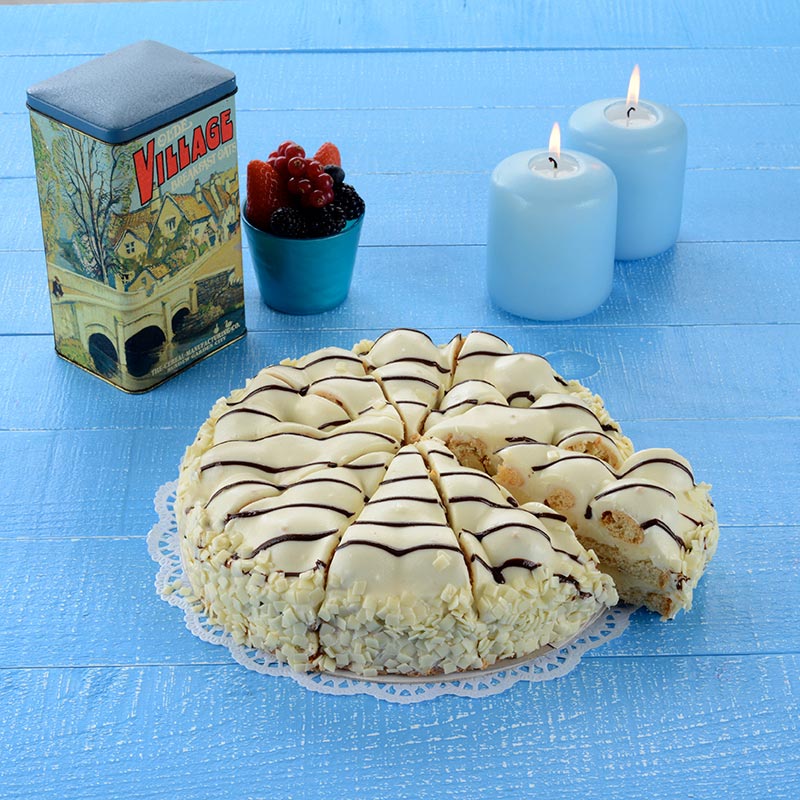 Beyaz Çikolatalı Profiterol Pasta